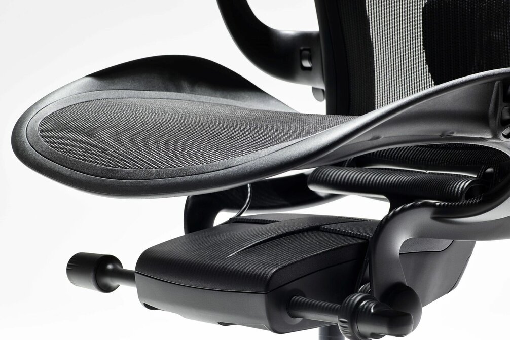 Herman Miller Aeron graphite B