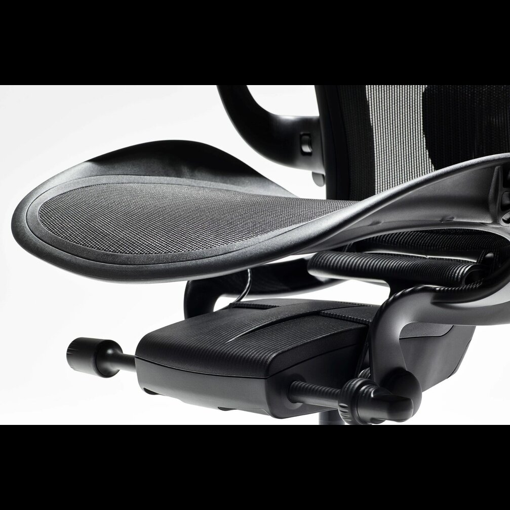 Herman Miller Aeron graphite B