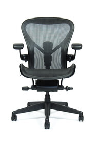 Herman Miller Aeron velikost B black edition