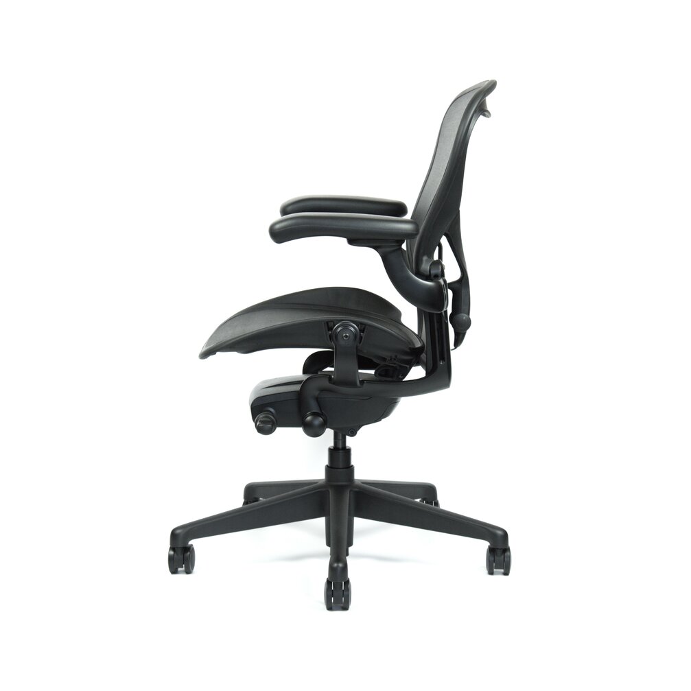 Herman Miller Aeron velikost B black edition